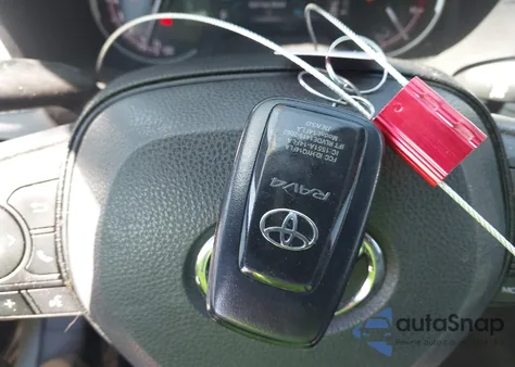 2023 Toyota Rav4 Xle z USA, uszkodzony, nr VIN 2T3W1RFV4PW248739